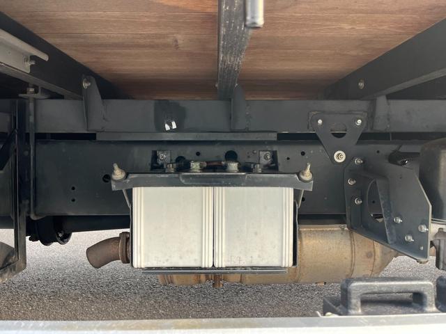 ヒノレンジャー 平ボディ/アルミハイブロック/ワイド/6200/エアサス/最大2950kg積載/6MT/床鉄板/内カン/メッキ架装/200L+100L燃料タンク/ステン道具箱/ETC/トランテックス/240PS(52枚目)