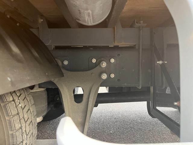 ヒノレンジャー 平ボディ/アルミハイブロック/ワイド/6200/エアサス/最大2950kg積載/6MT/床鉄板/内カン/メッキ架装/200L+100L燃料タンク/ステン道具箱/ETC/トランテックス/240PS(54枚目)