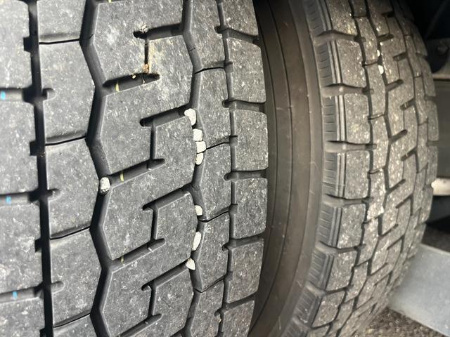 ヒノレンジャー 平ボディ/アルミハイブロック/ワイド/6200/エアサス/最大2950kg積載/6MT/床鉄板/内カン/メッキ架装/200L+100L燃料タンク/ステン道具箱/ETC/トランテックス/240PS(56枚目)