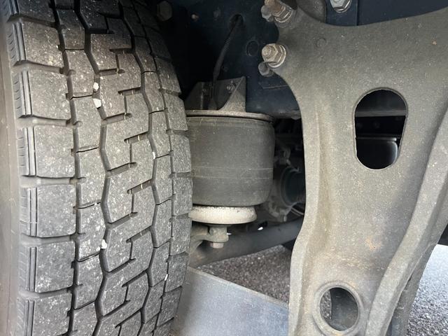 ヒノレンジャー 平ボディ/アルミハイブロック/ワイド/6200/エアサス/最大2950kg積載/6MT/床鉄板/内カン/メッキ架装/200L+100L燃料タンク/ステン道具箱/ETC/トランテックス/240PS(57枚目)