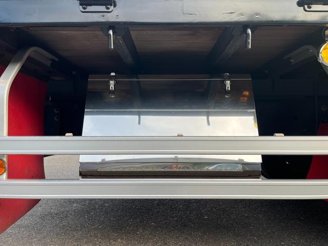 ヒノレンジャー 平ボディ/アルミハイブロック/ワイド/6200/エアサス/最大2950kg積載/6MT/床鉄板/内カン/メッキ架装/200L+100L燃料タンク/ステン道具箱/ETC/トランテックス/240PS(58枚目)