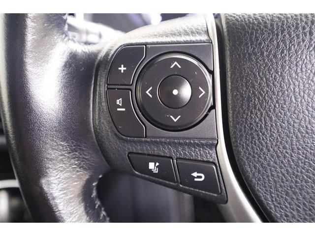 ステアリングスイッチを装備していますので運転中でも視界を逸らさず、簡単に操作することが可能です。