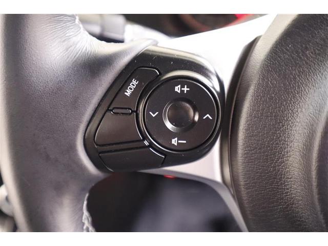 ステアリングスイッチを装備していますので運転中でも視界を逸らさず、簡単に操作することが可能です。
