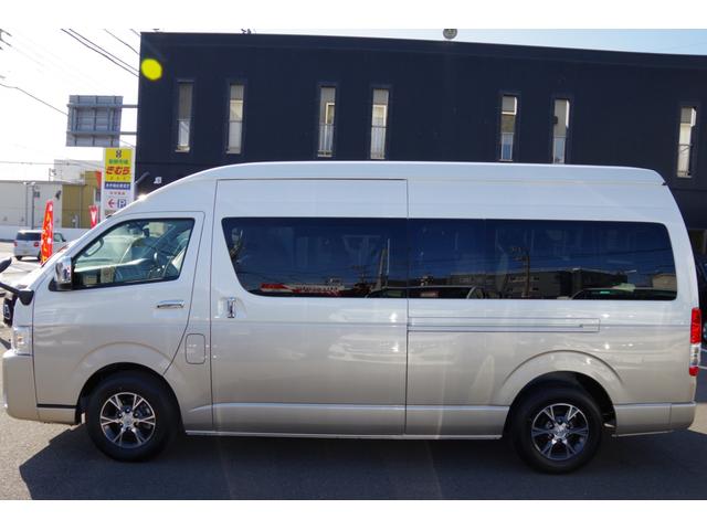 ハイエースワゴン グランドキャビン 登録済未使用車 10人乗り トヨタセーフティセンス デジタルインナーミラー パーキングサポートブレーキ 全方位カメラ 左側パワースライドドア LEDヘッドライト 純正15インチアルミ オプションカラー(9枚目)