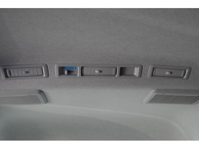 ハイエースワゴン グランドキャビン 登録済未使用車 10人乗り トヨタセーフティセンス デジタルインナーミラー パーキングサポートブレーキ 全方位カメラ 左側パワースライドドア LEDヘッドライト 純正15インチアルミ オプションカラー(17枚目)