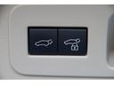 パワーバックドアスイッチです。両手がふさがっている時に便利なハンズフリーパワーバックドアとなります。