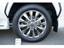 純正20インチアルミホイール:タイヤサイズ265/55R20です。タイヤは、まだまだ使用可能です。