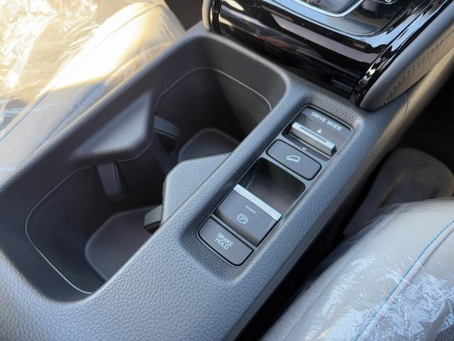 ヴェゼル e:HEV Z・PLaYパッケージ 登録済未使用車 メーカー装着メモリーナビ ハーフレザーシート ホンダセンシング マルチビューカメラ プレミアムオーディオ パノラマルーフ ハンズフリーパワーバックドア 純正18インチAW(10枚目)