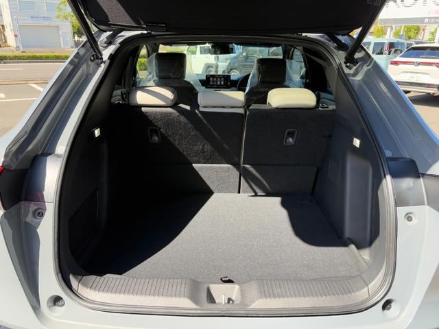 ヴェゼル e:HEV Z・PLaYパッケージ 登録済未使用車 メーカー装着メモリーナビ ハーフレザーシート ホンダセンシング マルチビューカメラ プレミアムオーディオ パノラマルーフ ハンズフリーパワーバックドア 純正18インチAW(15枚目)