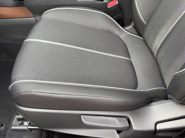 ＭＸ－３０ロータリーＥＶ ナチュラルモノトーン　メーカー装着８．８型ＳＤナビ　ハーフレザーシート　ｉ－ＡＣＴＩＶＳＥＮＳＥ　３６０°ビューモニター　ＢＳＭ　ＢＯＳＥサウンド　ＨＵＤ　パーキングセンサー　フルＬＥＤヘッドライト　純正１８インチＡＷ（27枚目）
