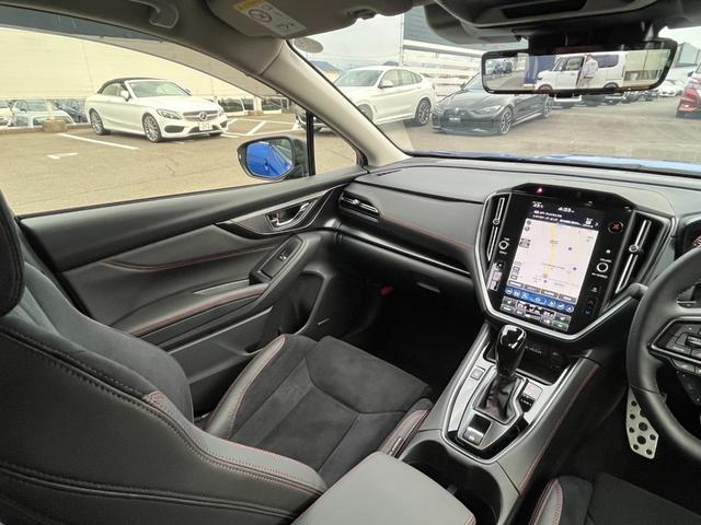 レヴォーグ ＳＴＩスポーツＲ　ＥＸブラックインテリアセレクション　寒冷地仕様　メーカー装着１１．６型メモリーナビ　革巻ステアリング　ハーフレザーシート　アイサイト　全方位モニター　ＢＳＭ　デジタルインナーミラー　ハーマンカードンサウンド　ハンズフリーパワーバックドア（4枚目）