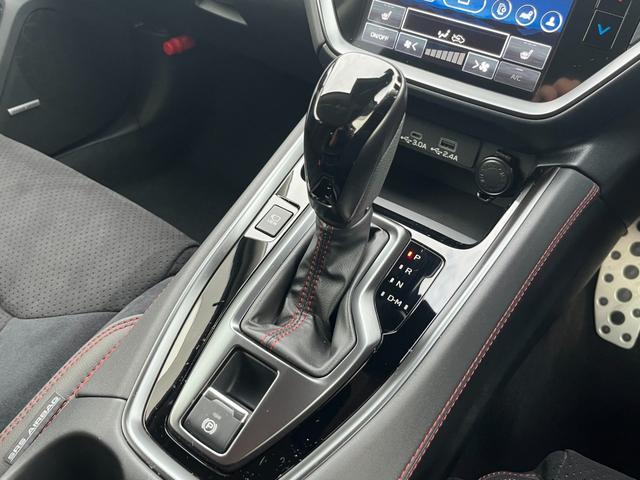 レヴォーグ ＳＴＩスポーツＲ　ＥＸブラックインテリアセレクション　寒冷地仕様　メーカー装着１１．６型メモリーナビ　革巻ステアリング　ハーフレザーシート　アイサイト　全方位モニター　ＢＳＭ　デジタルインナーミラー　ハーマンカードンサウンド　ハンズフリーパワーバックドア（15枚目）