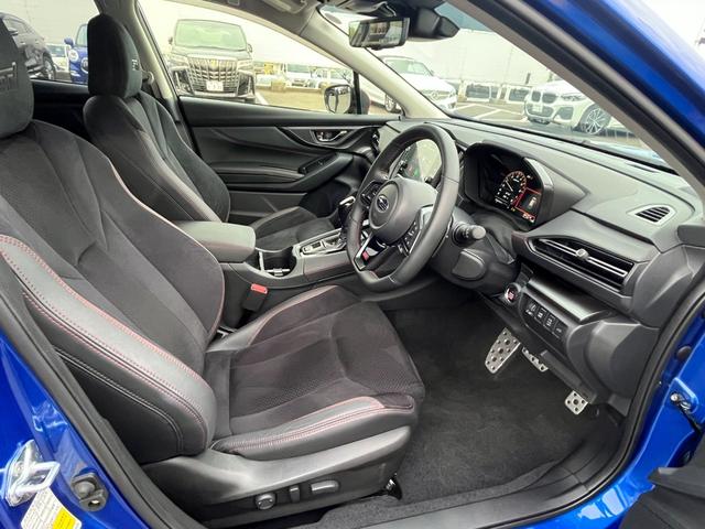 レヴォーグ ＳＴＩスポーツＲ　ＥＸブラックインテリアセレクション　寒冷地仕様　メーカー装着１１．６型メモリーナビ　革巻ステアリング　ハーフレザーシート　アイサイト　全方位モニター　ＢＳＭ　デジタルインナーミラー　ハーマンカードンサウンド　ハンズフリーパワーバックドア（22枚目）