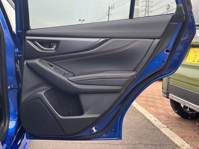 レヴォーグ ＳＴＩスポーツＲ　ＥＸブラックインテリアセレクション　寒冷地仕様　メーカー装着１１．６型メモリーナビ　革巻ステアリング　ハーフレザーシート　アイサイト　全方位モニター　ＢＳＭ　デジタルインナーミラー　ハーマンカードンサウンド　ハンズフリーパワーバックドア（28枚目）