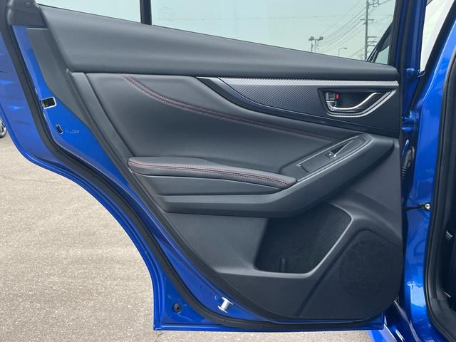 レヴォーグ ＳＴＩスポーツＲ　ＥＸブラックインテリアセレクション　寒冷地仕様　メーカー装着１１．６型メモリーナビ　革巻ステアリング　ハーフレザーシート　アイサイト　全方位モニター　ＢＳＭ　デジタルインナーミラー　ハーマンカードンサウンド　ハンズフリーパワーバックドア（32枚目）