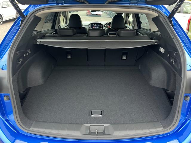 レヴォーグ ＳＴＩスポーツＲ　ＥＸブラックインテリアセレクション　寒冷地仕様　メーカー装着１１．６型メモリーナビ　革巻ステアリング　ハーフレザーシート　アイサイト　全方位モニター　ＢＳＭ　デジタルインナーミラー　ハーマンカードンサウンド　ハンズフリーパワーバックドア（35枚目）