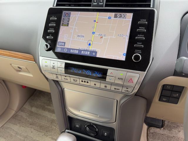 ランドクルーザープラド TX Lパッケージ 買取直販 寒冷地仕様 コムテック前後ドラレコ メーカー装着9型メモリーナビ 本革シート BSM RCTA パノラミックビューモニター 14スピーカー ルーフレール サンルーフ 純正19インチAW(9枚目)
