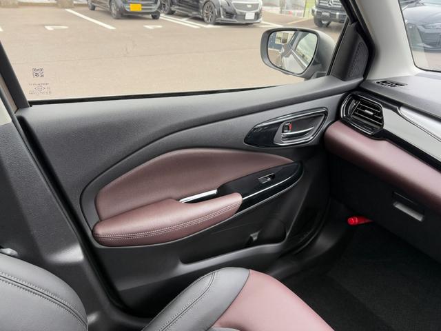 フロンクス ベースグレード メーカー装着9型メモリーナビ ハーフレザーシート スズキセーフティサポート 全方囲モニター BSM オートブレーキホールド HUD ワイヤレス充電器 フルLEDヘッドライト 純正16インチAW(3枚目)