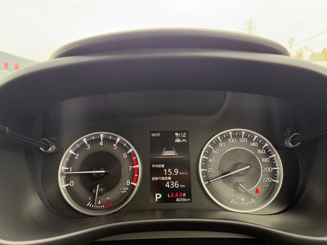 フロンクス ベースグレード メーカー装着9型メモリーナビ ハーフレザーシート スズキセーフティサポート 全方囲モニター BSM オートブレーキホールド HUD ワイヤレス充電器 フルLEDヘッドライト 純正16インチAW(7枚目)