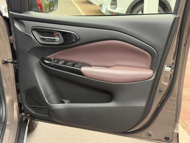 フロンクス ベースグレード メーカー装着9型メモリーナビ ハーフレザーシート スズキセーフティサポート 全方囲モニター BSM オートブレーキホールド HUD ワイヤレス充電器 フルLEDヘッドライト 純正16インチAW(18枚目)