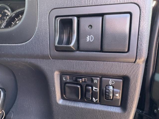 ジムニー ランドベンチャー パナソニックSDナビ フルセグTV バックモニター 革巻きステアリング ハーフレザーシート 運転席シートヒーター ETC車載器 サイドステップ LEDウィンカーミラー 純正16インチAW スペアタイヤ(12枚目)