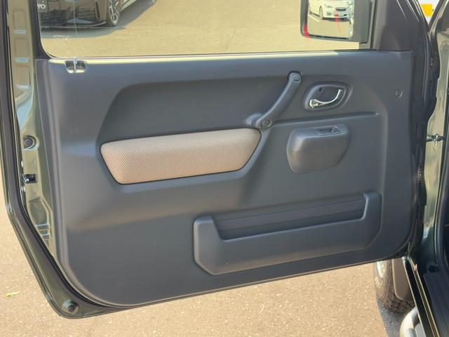 ジムニー ランドベンチャー パナソニックSDナビ フルセグTV バックモニター 革巻きステアリング ハーフレザーシート 運転席シートヒーター ETC車載器 サイドステップ LEDウィンカーミラー 純正16インチAW スペアタイヤ(18枚目)