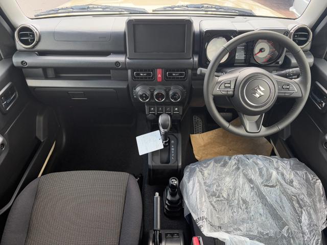 ジムニー XC 届出済未使用車 オーディオレス 革巻きステアリング 前席シートヒーター スズキセーフティサポート オートライト クルーズコントロール 純正LEDヘッドライト 純正フォグランプ 純正16インチAW(2枚目)