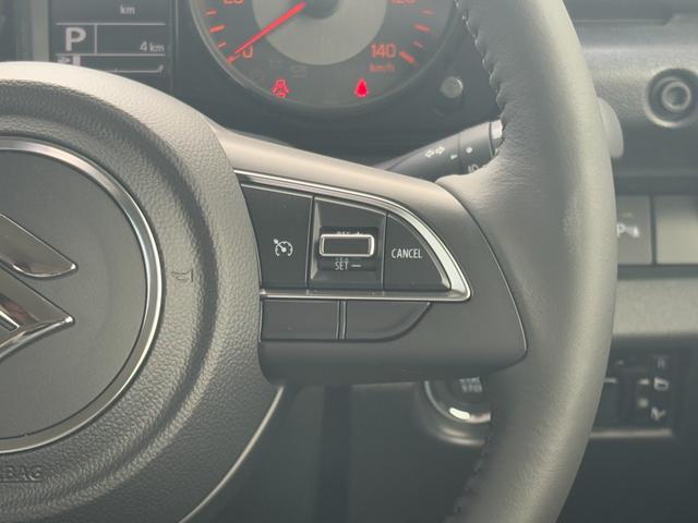 ジムニー XC 届出済未使用車 オーディオレス 革巻きステアリング 前席シートヒーター スズキセーフティサポート オートライト クルーズコントロール 純正LEDヘッドライト 純正フォグランプ 純正16インチAW(7枚目)