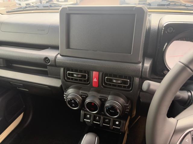 ジムニー XC 届出済未使用車 オーディオレス 革巻きステアリング 前席シートヒーター スズキセーフティサポート オートライト クルーズコントロール 純正LEDヘッドライト 純正フォグランプ 純正16インチAW(9枚目)