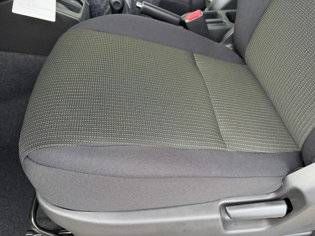 ジムニー XC 届出済未使用車 オーディオレス 革巻きステアリング 前席シートヒーター スズキセーフティサポート オートライト クルーズコントロール 純正LEDヘッドライト 純正フォグランプ 純正16インチAW(21枚目)