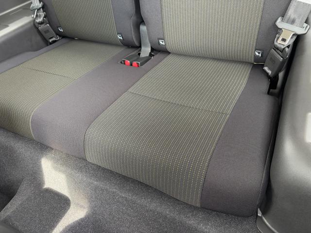 ジムニー XC 届出済未使用車 オーディオレス 革巻きステアリング 前席シートヒーター スズキセーフティサポート オートライト クルーズコントロール 純正LEDヘッドライト 純正フォグランプ 純正16インチAW(25枚目)