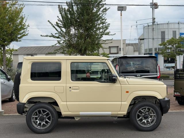 ジムニー XC 届出済未使用車 オーディオレス 革巻きステアリング 前席シートヒーター スズキセーフティサポート オートライト クルーズコントロール 純正LEDヘッドライト 純正フォグランプ 純正16インチAW(40枚目)