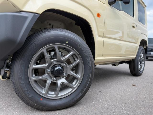 ジムニー XC 届出済未使用車 オーディオレス 革巻きステアリング 前席シートヒーター スズキセーフティサポート オートライト クルーズコントロール 純正LEDヘッドライト 純正フォグランプ 純正16インチAW(43枚目)