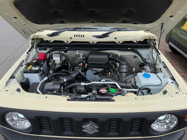 ジムニー XC 届出済未使用車 オーディオレス 革巻きステアリング 前席シートヒーター スズキセーフティサポート オートライト クルーズコントロール 純正LEDヘッドライト 純正フォグランプ 純正16インチAW(45枚目)
