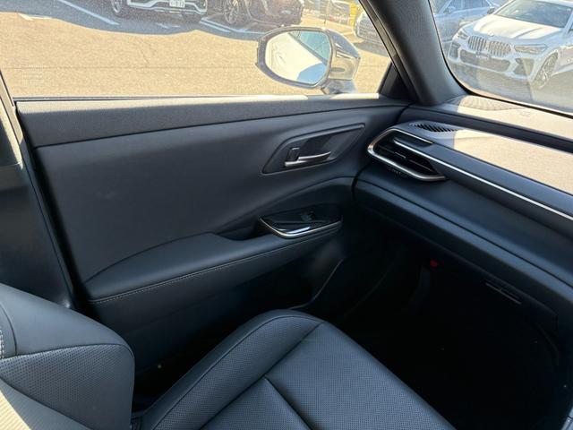 クラウンスポーツ Z 買取直販 1オーナー メーカー装着12.3インチメモリーナビ 黒本革シート BSM パノラミックビューモニター― デジタルインナーミラー 置くだけ充電 純正21インチAW(シルバー塗装)(4枚目)