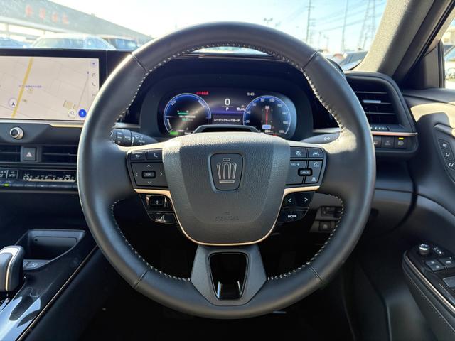 クラウンスポーツ Z 買取直販 1オーナー メーカー装着12.3インチメモリーナビ 黒本革シート BSM パノラミックビューモニター― デジタルインナーミラー 置くだけ充電 純正21インチAW(シルバー塗装)(5枚目)