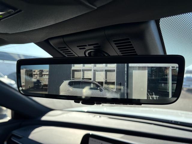 クラウンスポーツ Z 買取直販 1オーナー メーカー装着12.3インチメモリーナビ 黒本革シート BSM パノラミックビューモニター― デジタルインナーミラー 置くだけ充電 純正21インチAW(シルバー塗装)(15枚目)