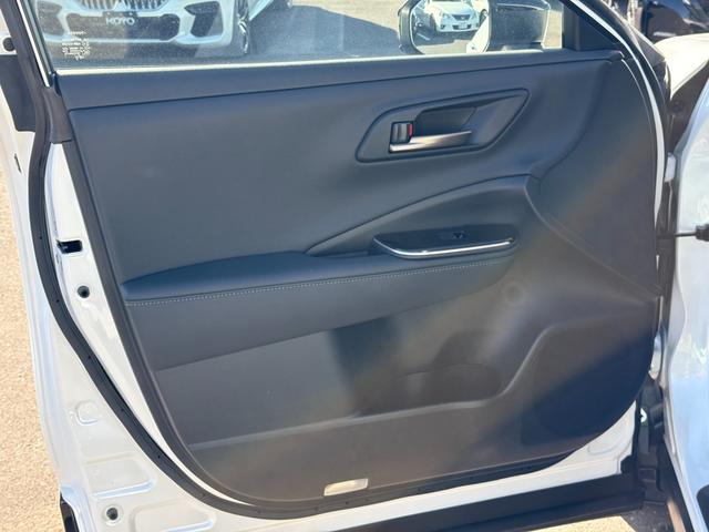 クラウンスポーツ Z 買取直販 1オーナー メーカー装着12.3インチメモリーナビ 黒本革シート BSM パノラミックビューモニター― デジタルインナーミラー 置くだけ充電 純正21インチAW(シルバー塗装)(24枚目)