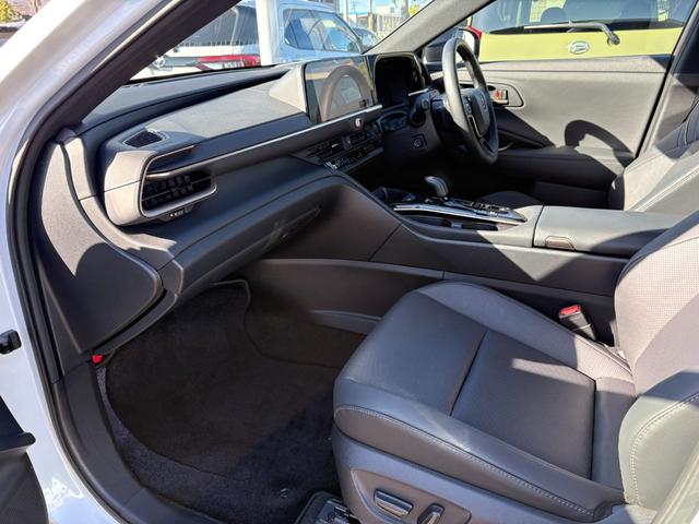 クラウンスポーツ Z 買取直販 1オーナー メーカー装着12.3インチメモリーナビ 黒本革シート BSM パノラミックビューモニター― デジタルインナーミラー 置くだけ充電 純正21インチAW(シルバー塗装)(25枚目)