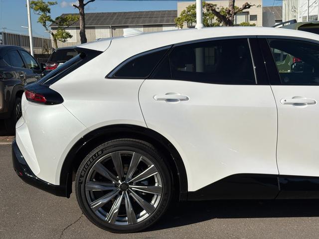 クラウンスポーツ Z 買取直販 1オーナー メーカー装着12.3インチメモリーナビ 黒本革シート BSM パノラミックビューモニター― デジタルインナーミラー 置くだけ充電 純正21インチAW(シルバー塗装)(52枚目)