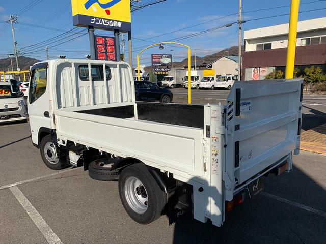 キャンター 全低床　２ｔ　垂直パワーゲート付（6枚目）
