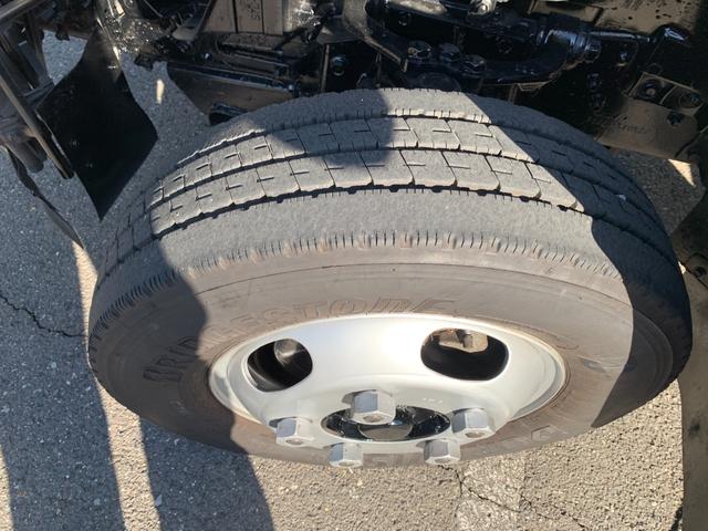 キャンター 全低床　２ｔ　垂直パワーゲート付（30枚目）