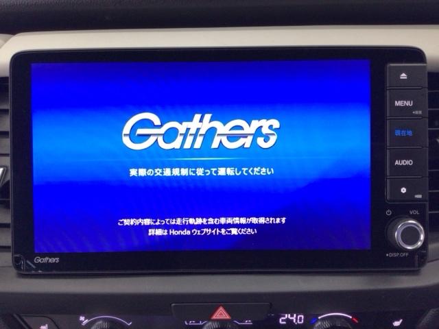 フィット ｅ：ＨＥＶホーム　デモカーＵＰ・ＬＥＤ・フルセグ・ホンダＣＯＮＮＥＣＴ・シートヒーター・ＥＴＣ　前後誤発進抑制機能　クリソナ　助手席エアバッグ　運転席エアバッグ　１オナ　アイドリングストップ　ＬＥＤライト　ＵＳＢ接続（6枚目）