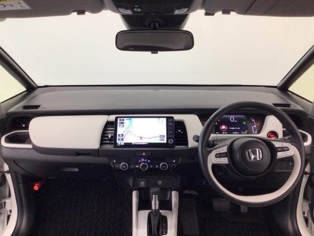 フィット ｅ：ＨＥＶホーム　デモカーＵＰ・ＬＥＤ・フルセグ・ホンダＣＯＮＮＥＣＴ・シートヒーター・ＥＴＣ　前後誤発進抑制機能　クリソナ　助手席エアバッグ　運転席エアバッグ　１オナ　アイドリングストップ　ＬＥＤライト　ＵＳＢ接続（16枚目）
