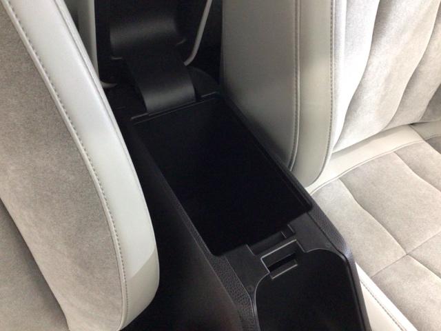 フィット ｅ：ＨＥＶホーム　デモカーＵＰ・ＬＥＤ・フルセグ・ホンダＣＯＮＮＥＣＴ・シートヒーター・ＥＴＣ　前後誤発進抑制機能　クリソナ　助手席エアバッグ　運転席エアバッグ　１オナ　アイドリングストップ　ＬＥＤライト　ＵＳＢ接続（26枚目）