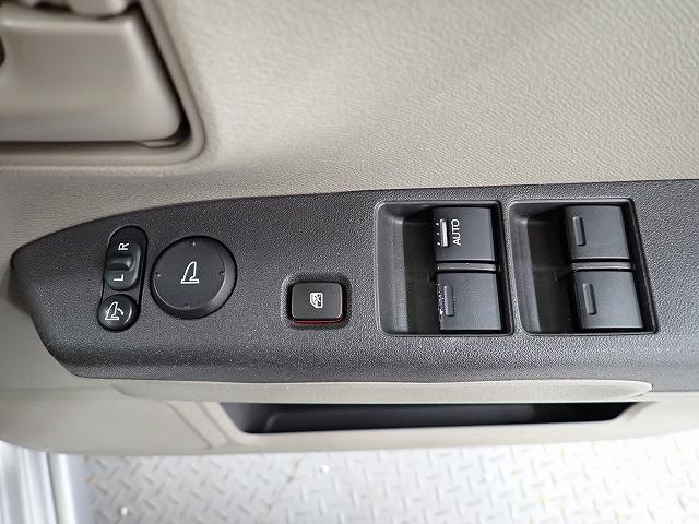 ライフ Ｇ　ＣＤ／ラジオ・バックカメラ・ＨＩＤライト　両席エアバッグ　キーレス付き　ベンチ　前席パワーウィンドウ　運転席エアバック　ＡＢＳ　パワーステアリング　オートエアコン（4枚目）