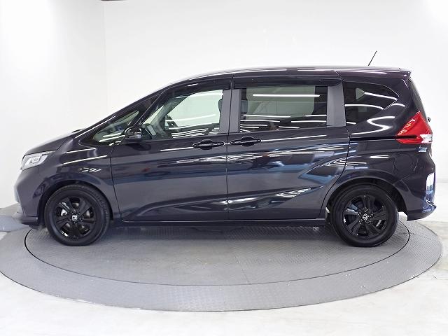 フリード Ｇブラックスタイル　ホンダセンシング・９ｉｎナビ・フルセグ・バックカメラ・ドラレコ・ＥＴＣ・クルーズコントロール・両側ＰＳＤ・シートヒーター・ＬＥＤ・１５ＡＷ　両電動スライドドア　ＵＳＢ接続　バックモニター　ドラレコ付き（8枚目）