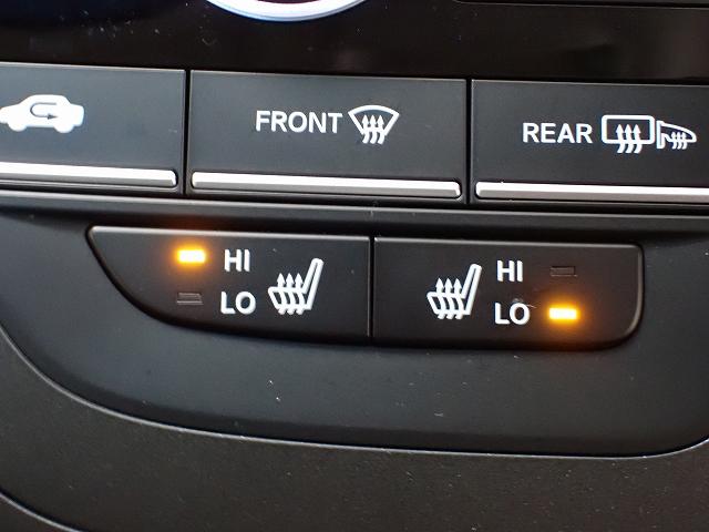 フリード Ｇブラックスタイル　ホンダセンシング・９ｉｎナビ・フルセグ・バックカメラ・ドラレコ・ＥＴＣ・クルーズコントロール・両側ＰＳＤ・シートヒーター・ＬＥＤ・１５ＡＷ　両電動スライドドア　ＵＳＢ接続　バックモニター　ドラレコ付き（14枚目）