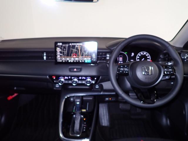 視認性に優れたインパネまわりに統一感のあるデザインで全体をすっきりと。スイッチ類は見やすく分かりやすいレイアウトに。エンジンスタートはスタートボタンをワンプッシュ！