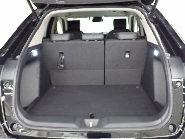 フル乗車でもしっかり荷物を収納出来るラゲッジスペースです。普段の買い物でしたらしっかり積める十分な荷室スペースを確保しています。